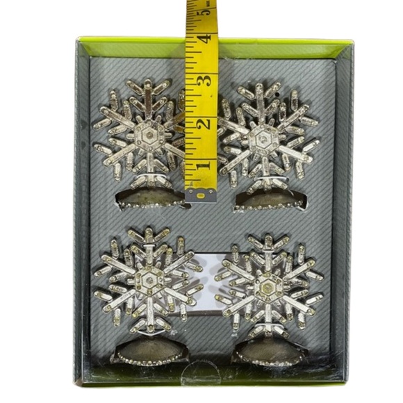 Threshold Set of 4 Snowflake Place Card Holders - Picture 3 of 5